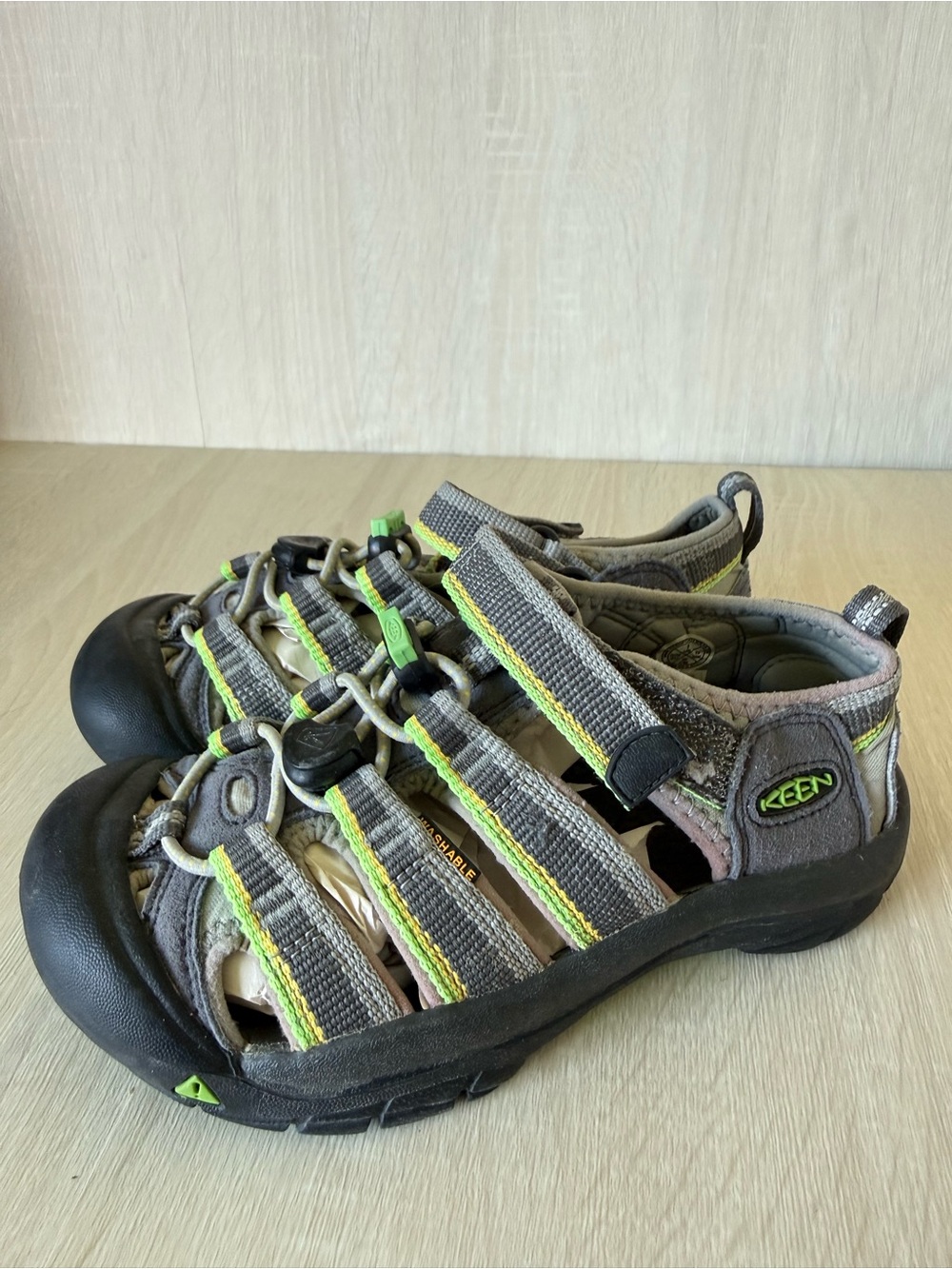 KEEN Newport H2 Kids Sandals Gray Lime Closed Toe Water Shoes Size 1 US - Picture 4 of 11